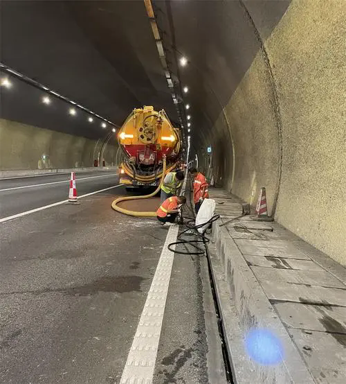 虞城隧道排水渠清淤